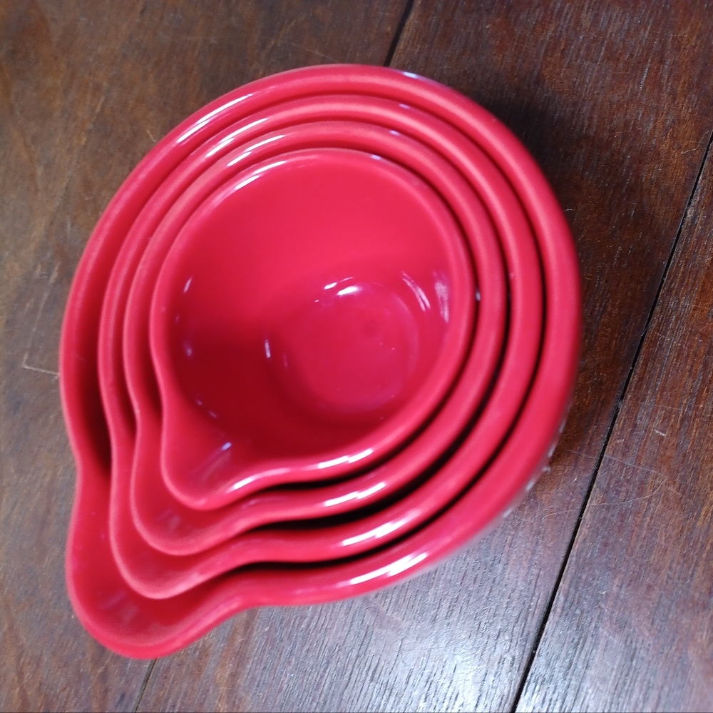 Nesting Red Gallery Measuring cups. - Picture 6 of 7